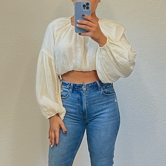 Puff Sleeve Crop Top - Picture 3 of 3